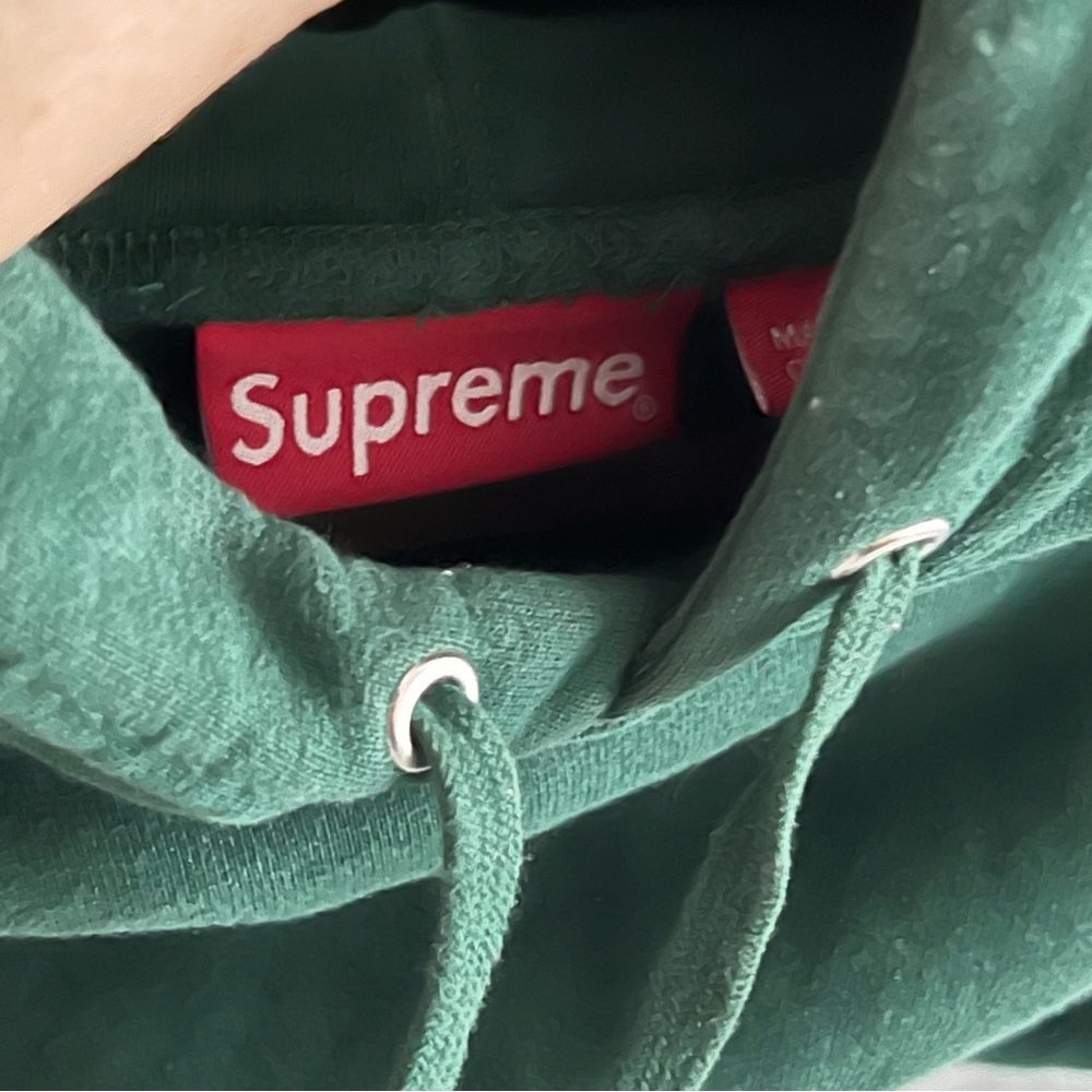 Supreme men’s sweatshirt xl. Fits like xxl. Never dried in dryer.  Like new.